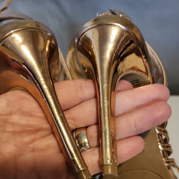 Christian Siriano Gold Strappy Heels with Design - Picture 3 of 6
